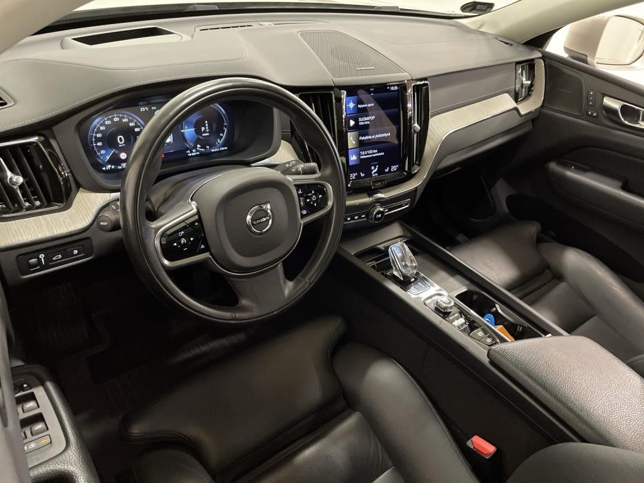 VOLVO XC60 2021