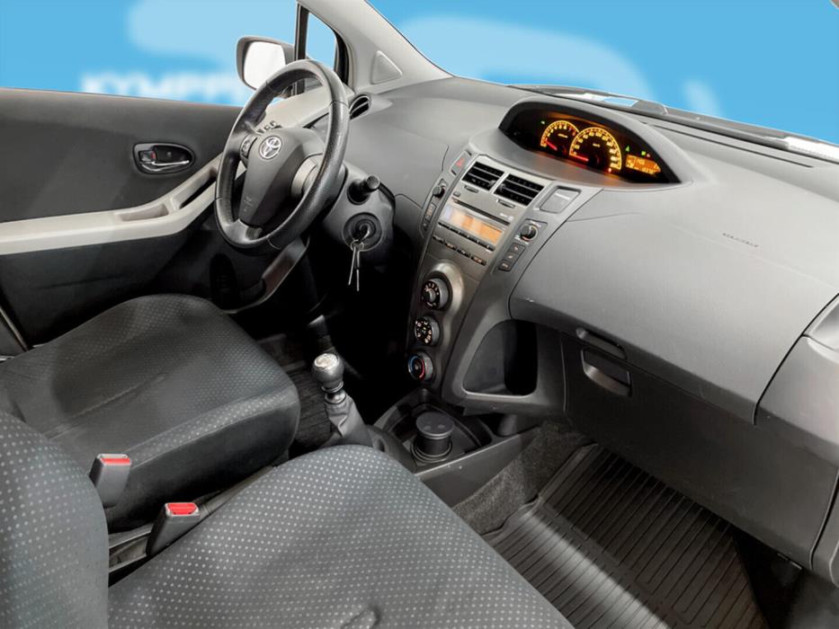 TOYOTA Yaris 2011