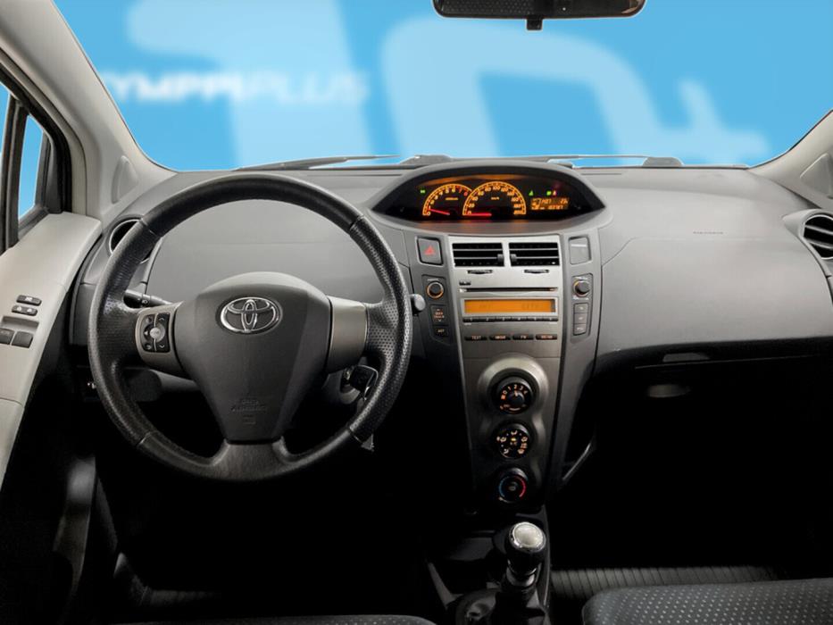 TOYOTA Yaris 2011