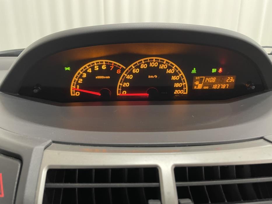 TOYOTA Yaris 2011
