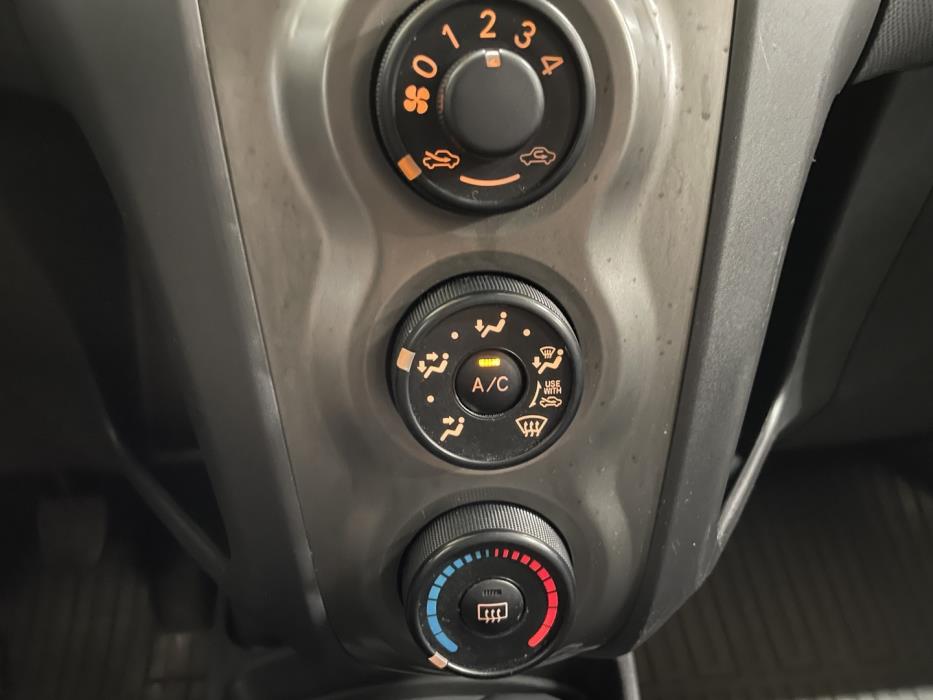 TOYOTA Yaris 2011