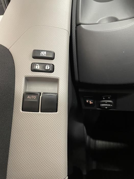 TOYOTA Yaris 2011