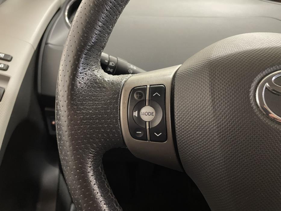 TOYOTA Yaris 2011