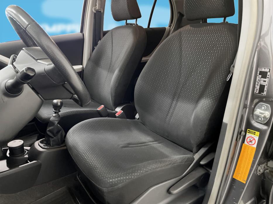 TOYOTA Yaris 2011
