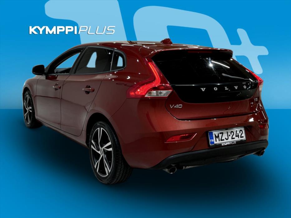VOLVO V40 2018