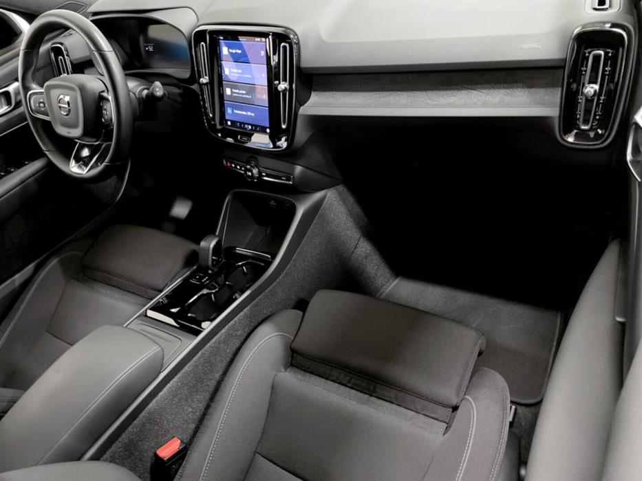 VOLVO XC40 2023