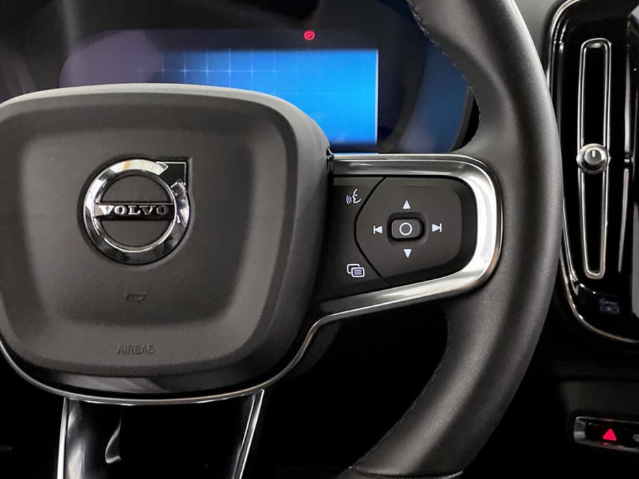 VOLVO XC40 2023