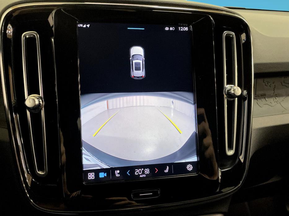 VOLVO XC40 2023