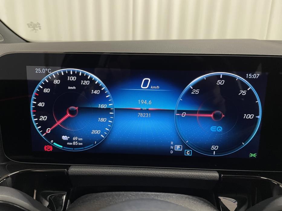 MERCEDES-BENZ EQA 2022