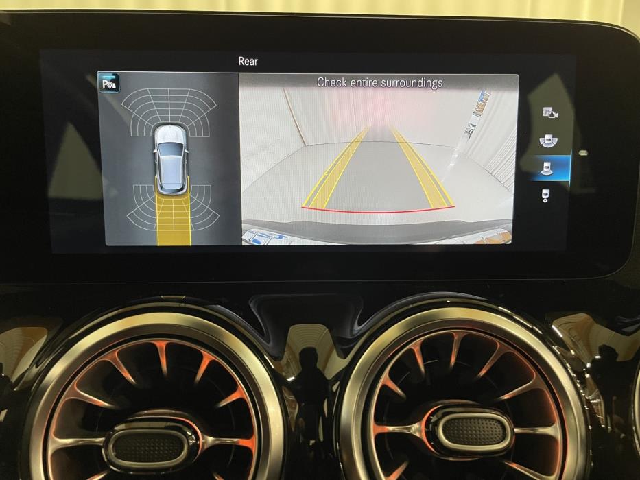 MERCEDES-BENZ EQA 2022