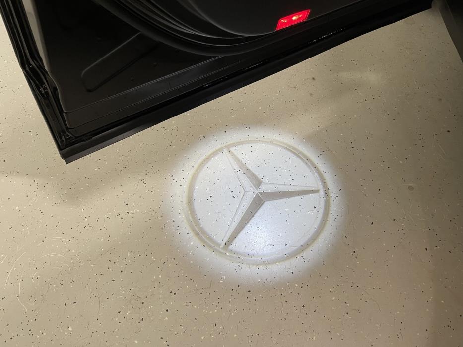 MERCEDES-BENZ EQA 2022
