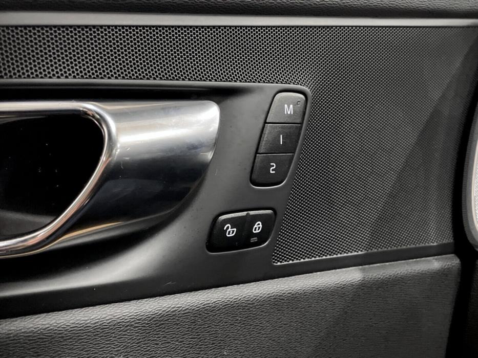 VOLVO XC60 2020