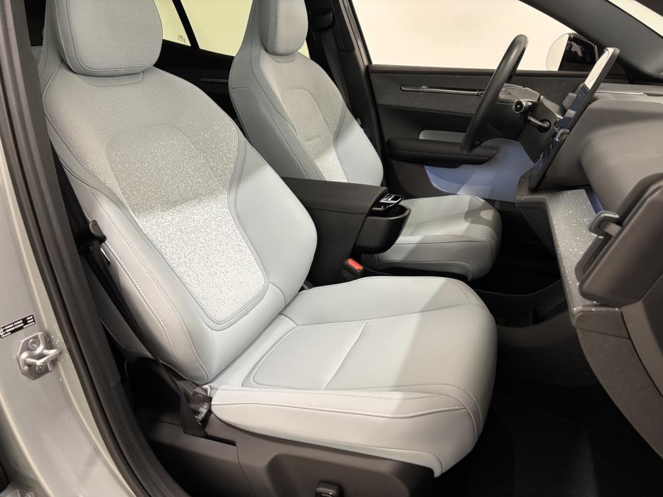 VOLVO EX30 2024