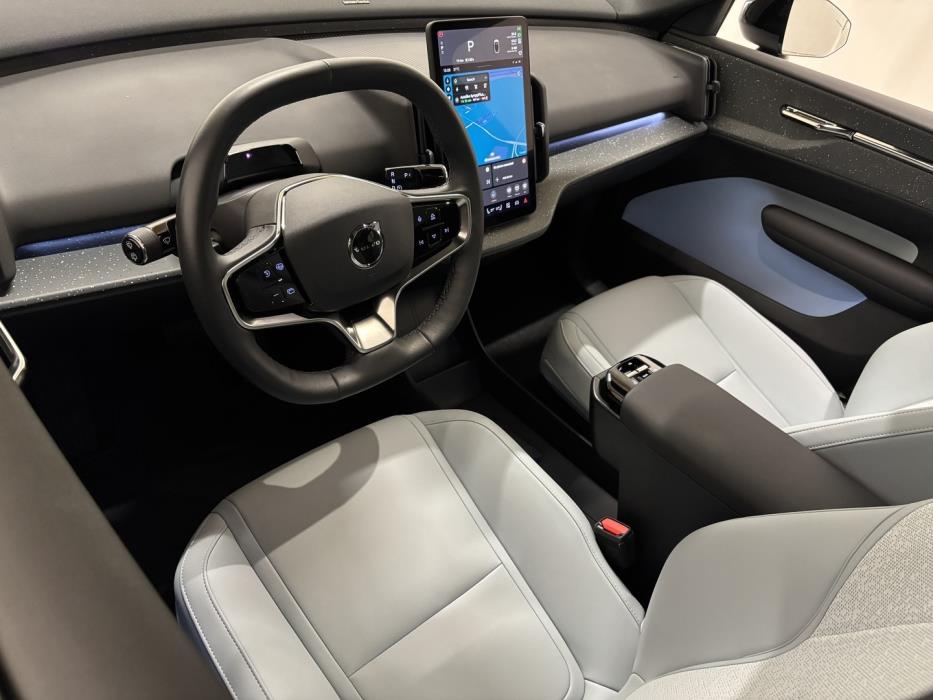 VOLVO EX30 2024