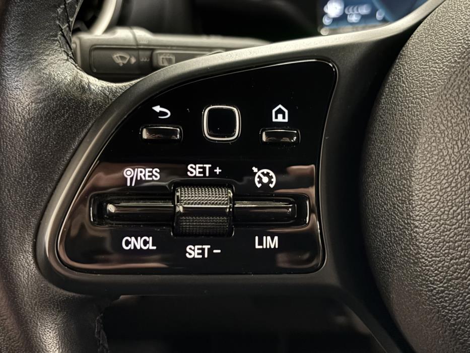 MERCEDES-BENZ A 2018