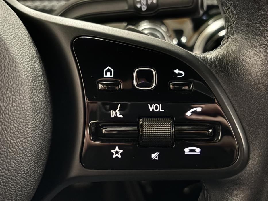 MERCEDES-BENZ A 2018