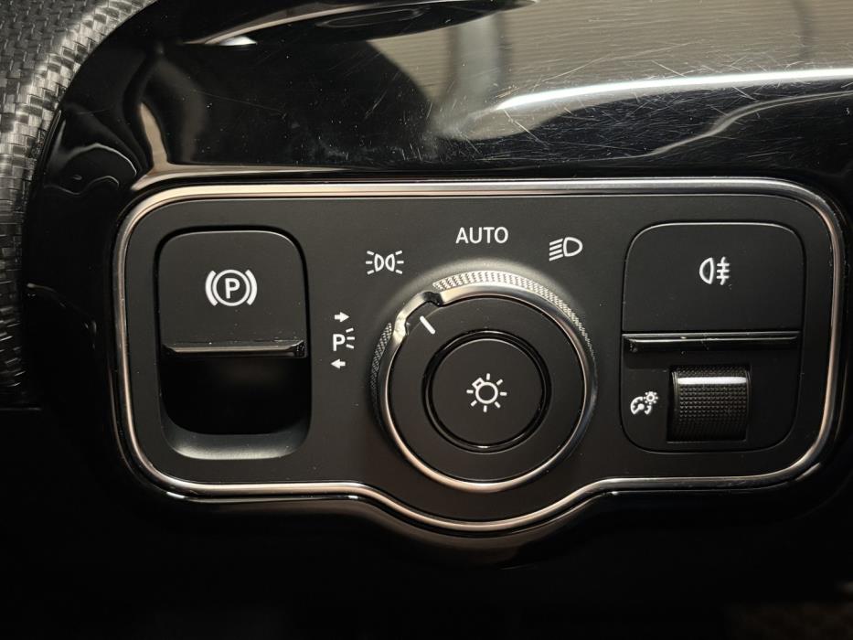 MERCEDES-BENZ A 2018
