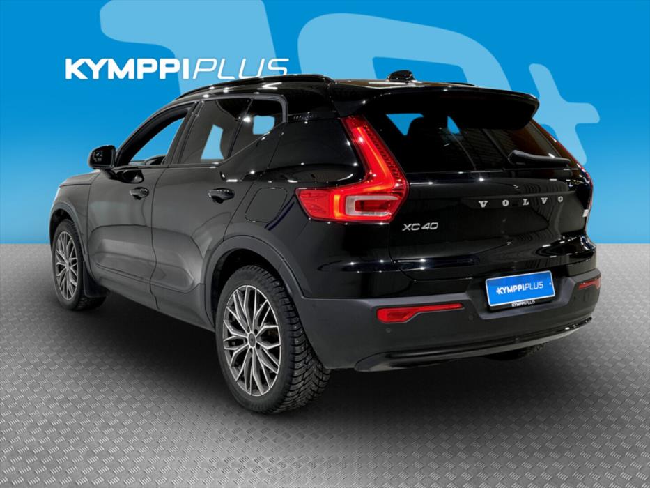 VOLVO XC40 2023
