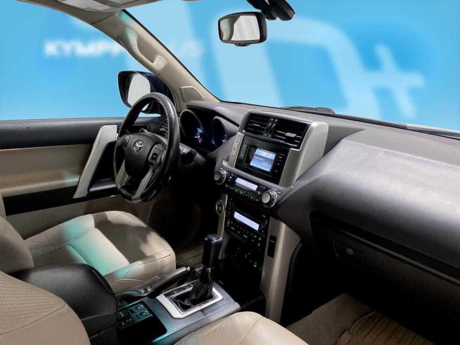 TOYOTA Land Cruiser 2010