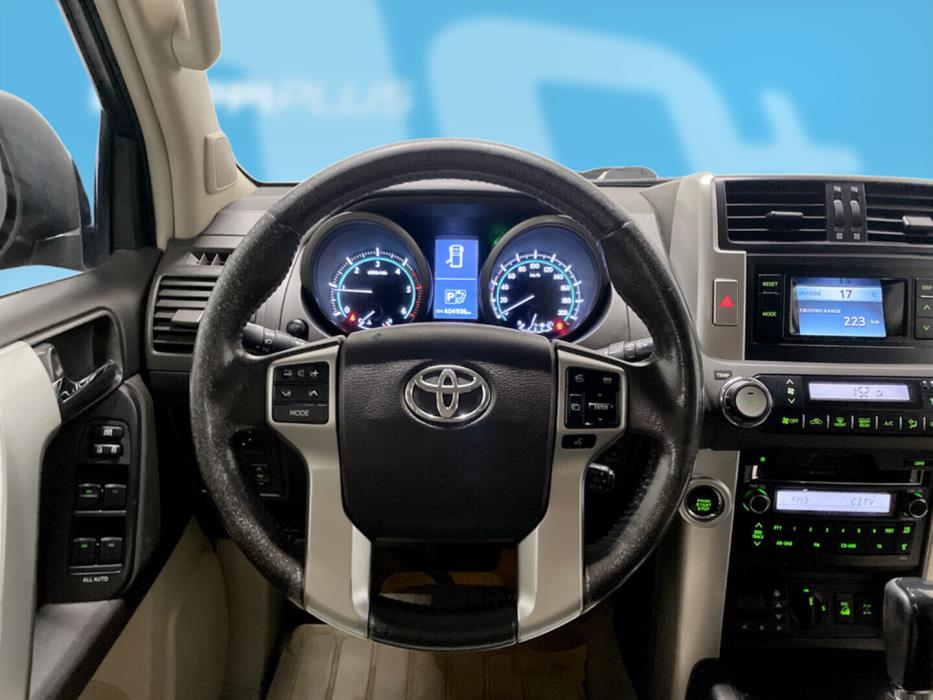 TOYOTA Land Cruiser 2010