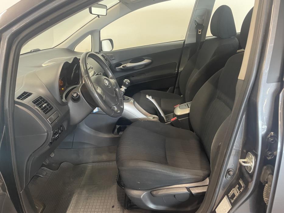 TOYOTA Auris 2009