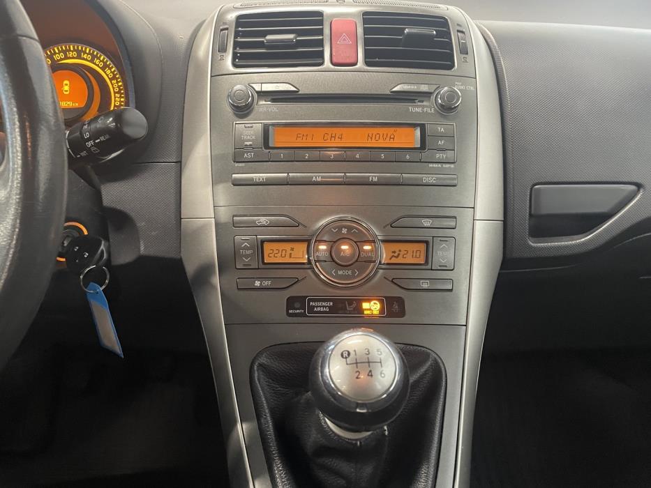TOYOTA Auris 2009