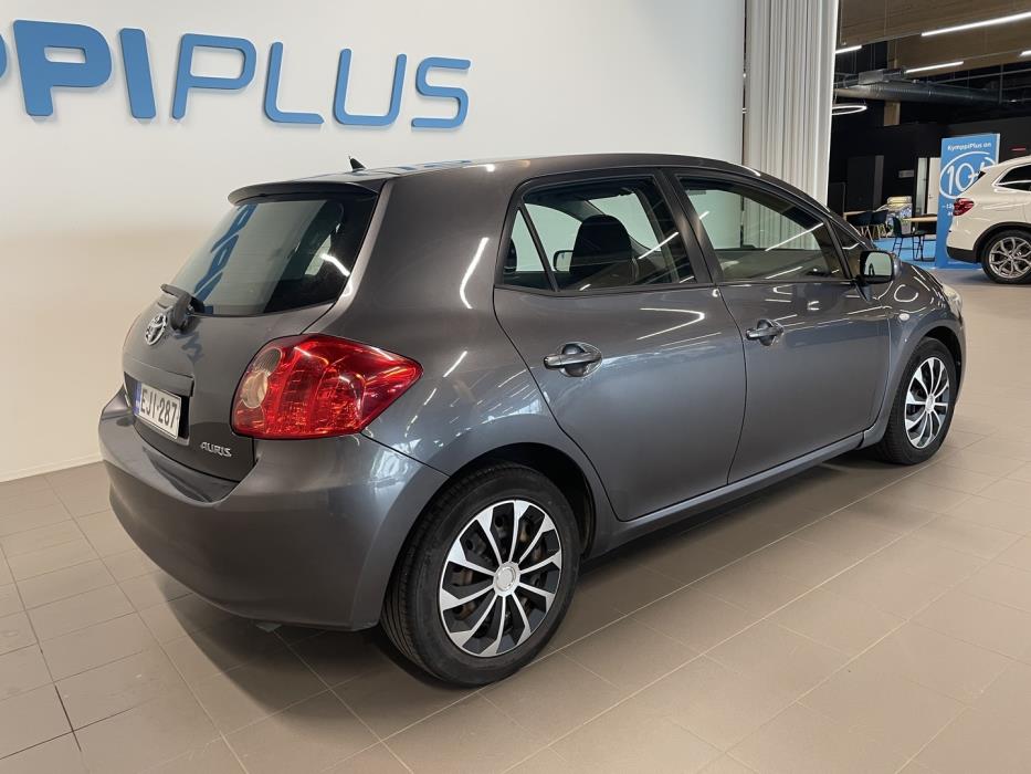 TOYOTA Auris 2009