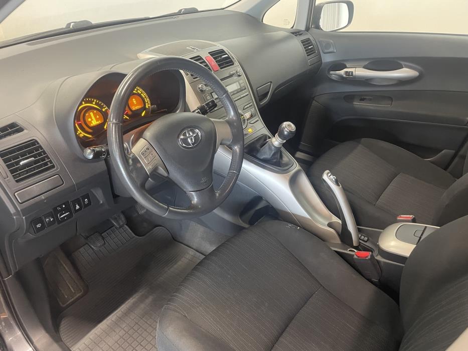 TOYOTA Auris 2009