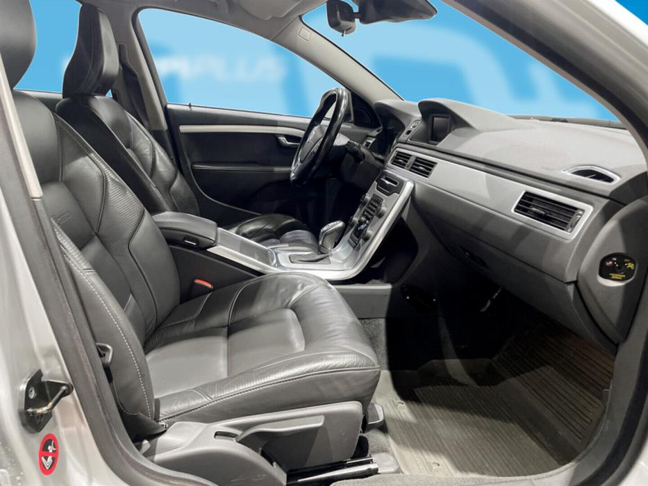 VOLVO V70 2013