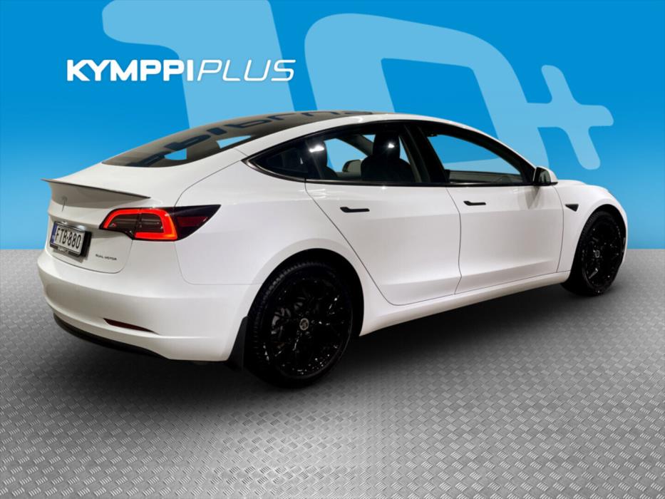 TESLA Model 3 2022