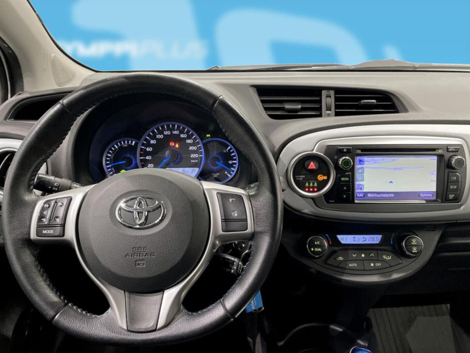 TOYOTA Yaris 2013