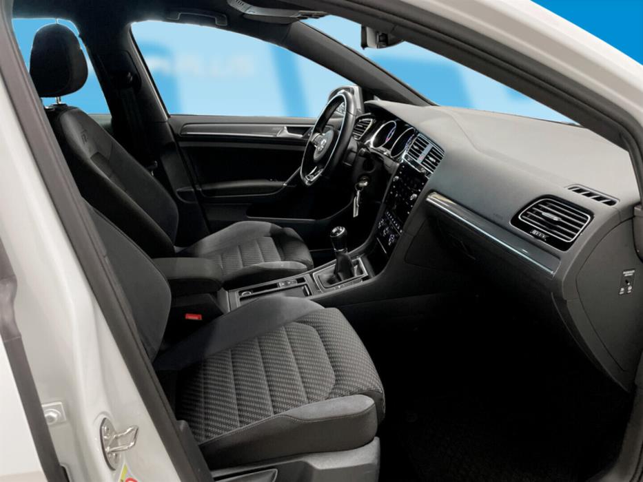 VOLKSWAGEN Golf 2018