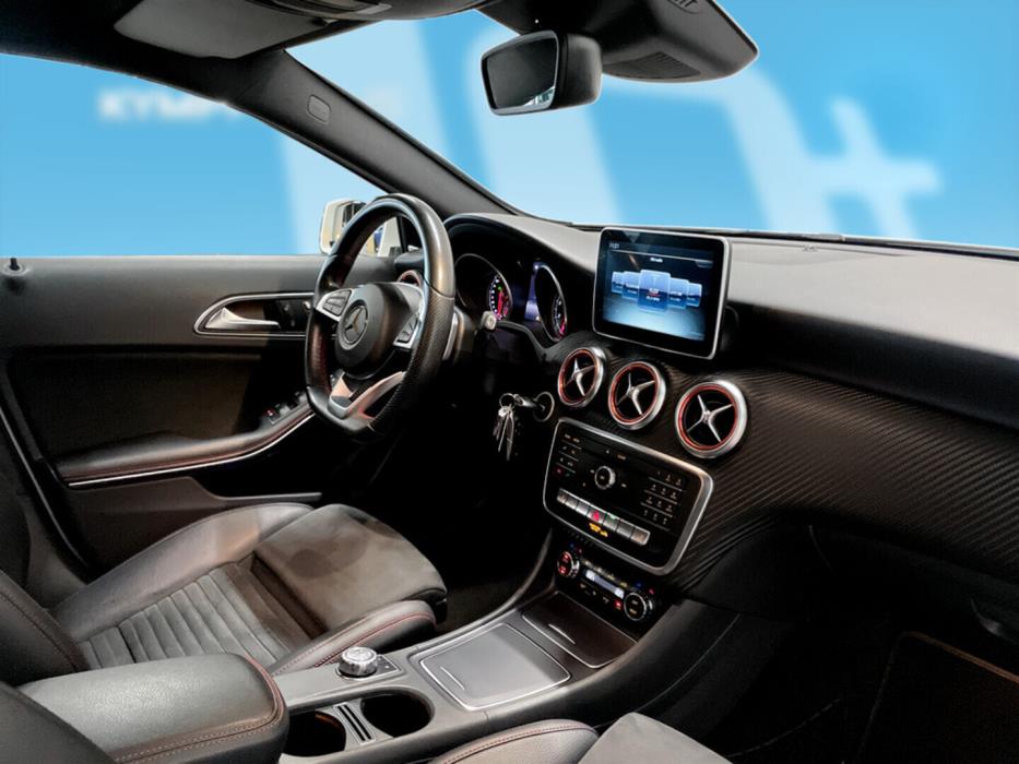 MERCEDES-BENZ A 2016