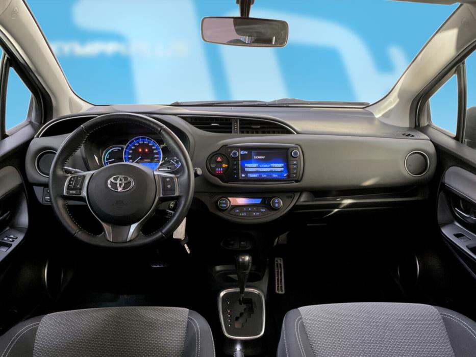 TOYOTA Yaris 2015