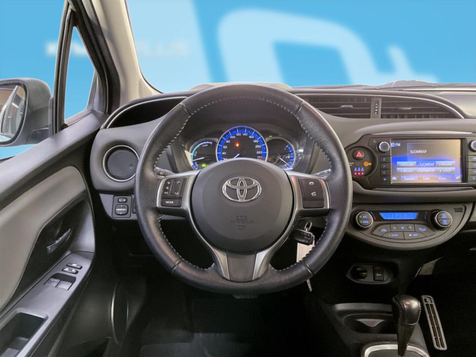 TOYOTA Yaris 2015