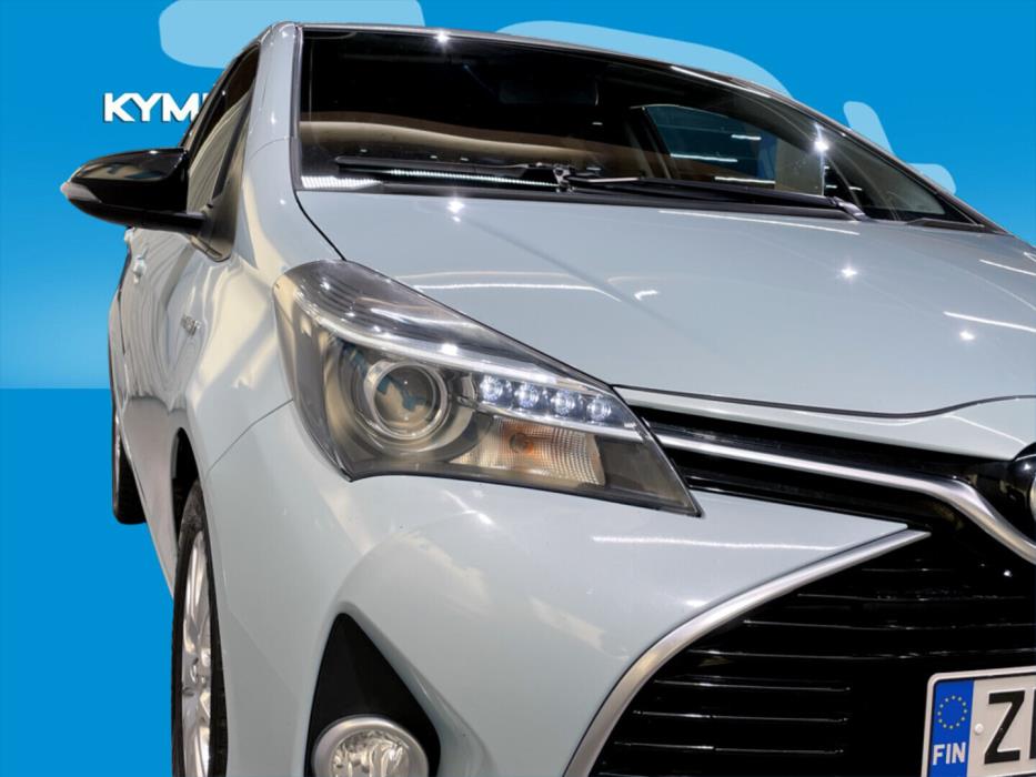 TOYOTA Yaris 2015