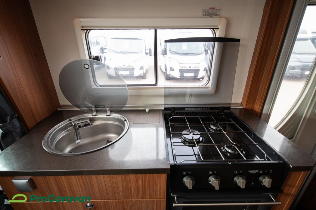 ADRIA Matrix M 680SL 2011