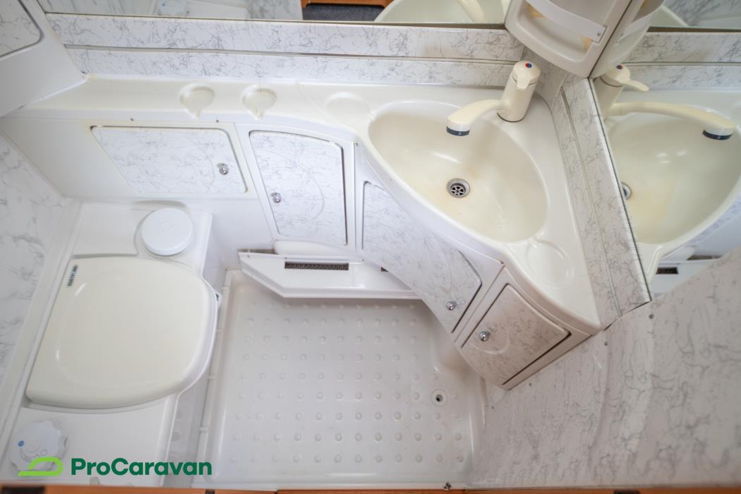 LMC Liberty 635 2000