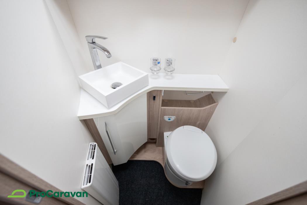RAPIDO 8066DF Premium edition 2020
