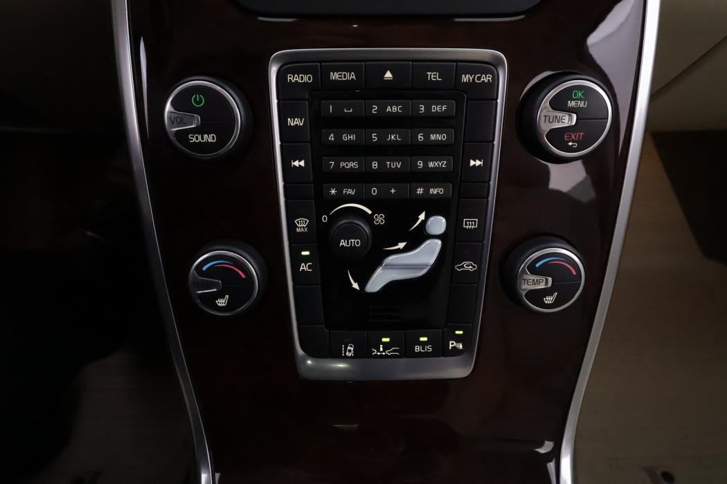 VOLVO V70 2014