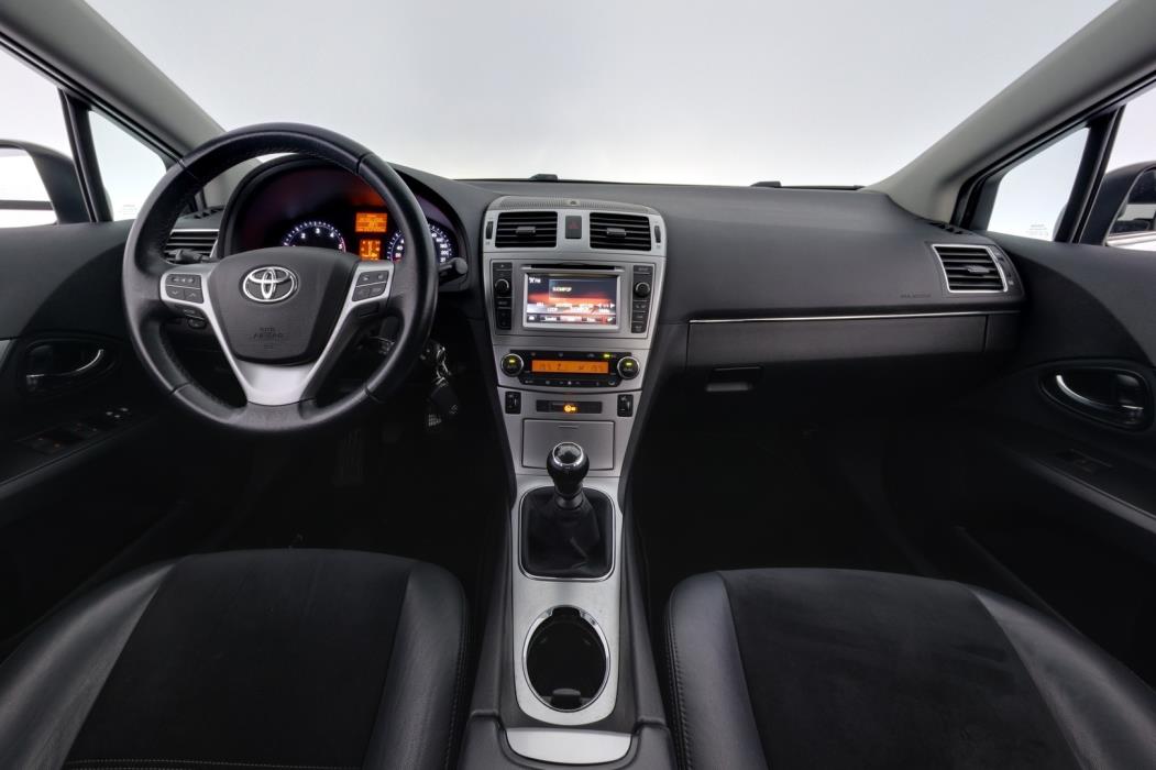 TOYOTA Avensis 2015