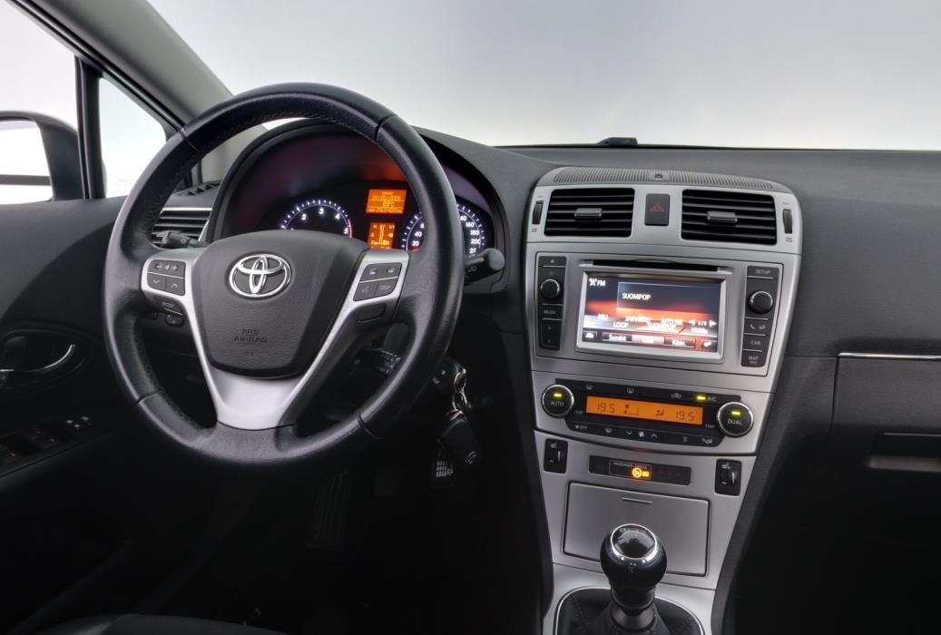 TOYOTA Avensis 2015