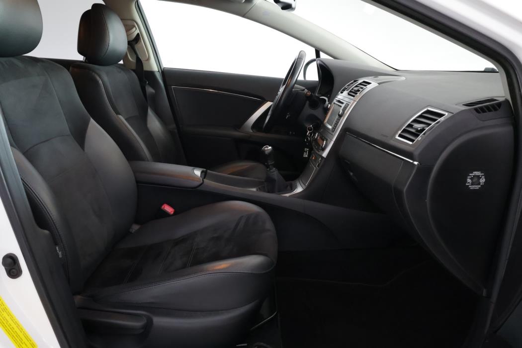 TOYOTA Avensis 2015