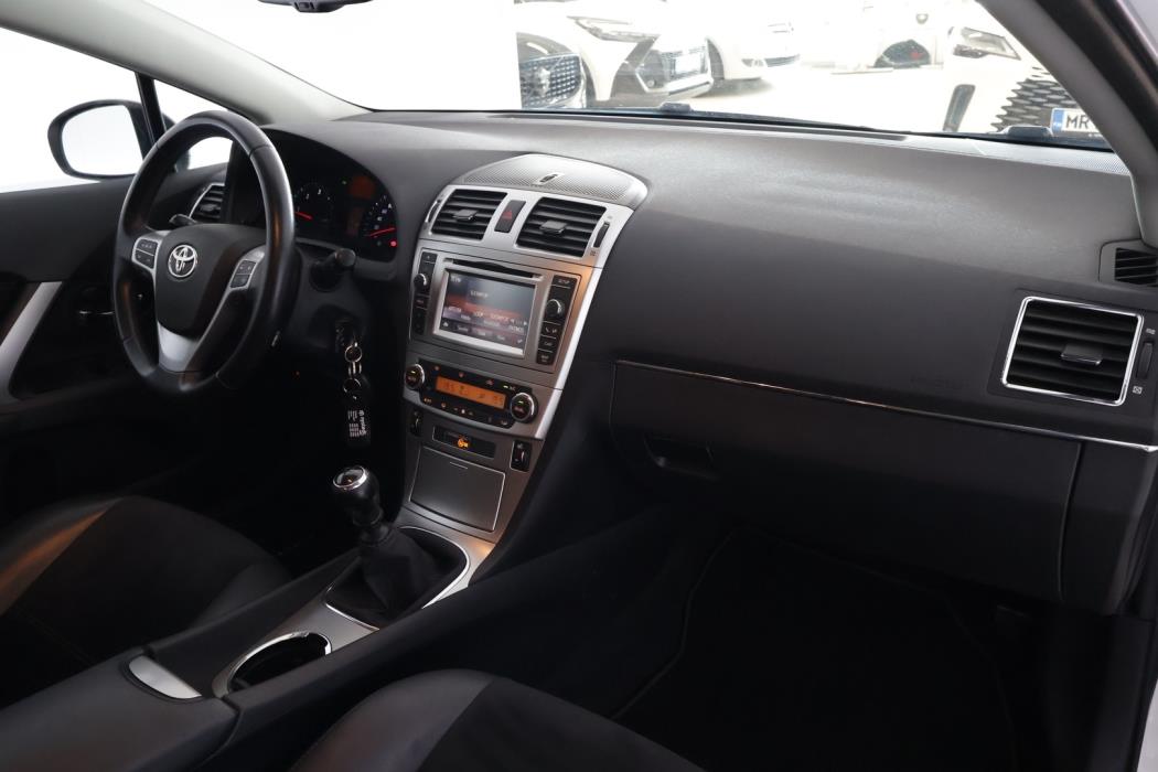 TOYOTA Avensis 2015