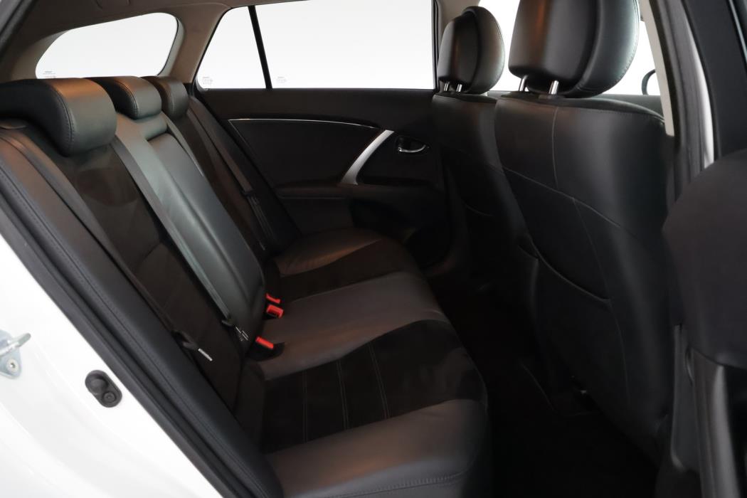 TOYOTA Avensis 2015