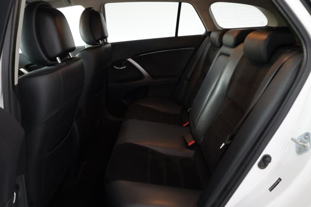 TOYOTA Avensis 2015