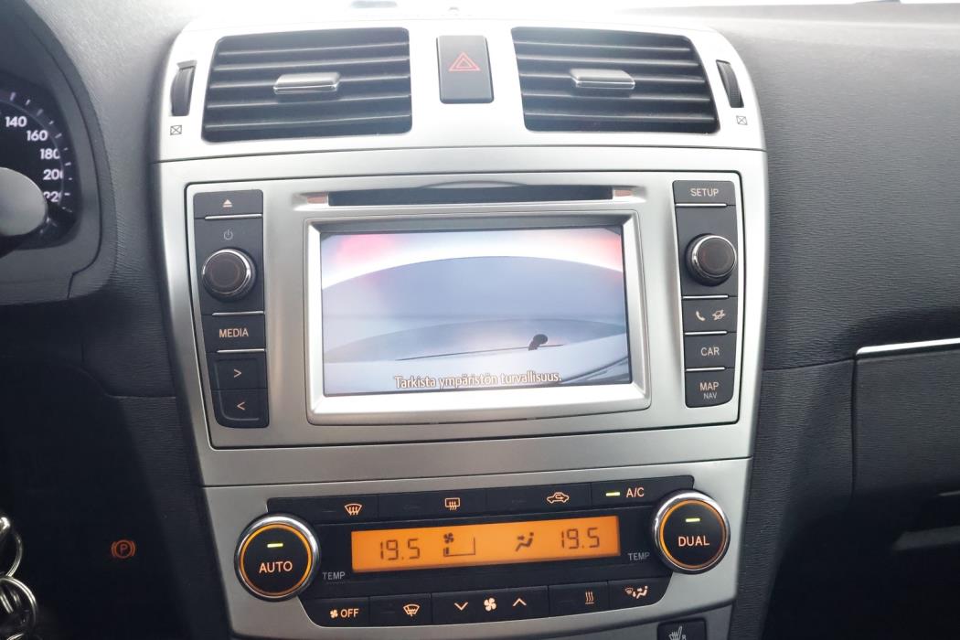 TOYOTA Avensis 2015