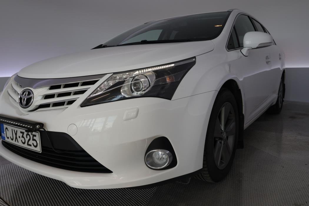 TOYOTA Avensis 2015