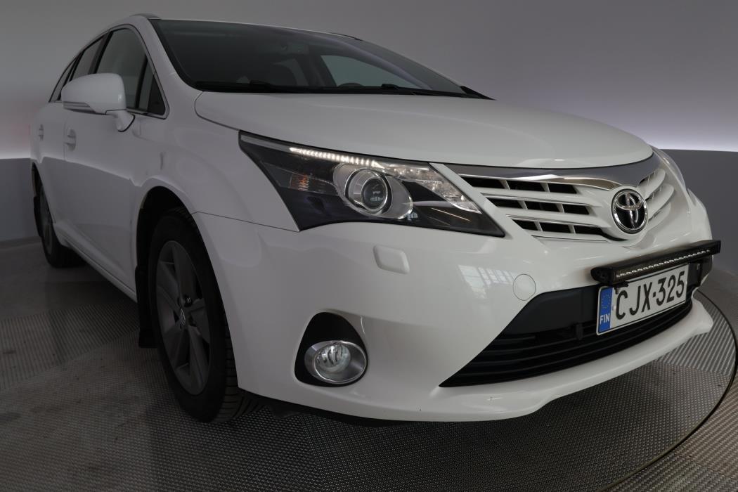 TOYOTA Avensis 2015