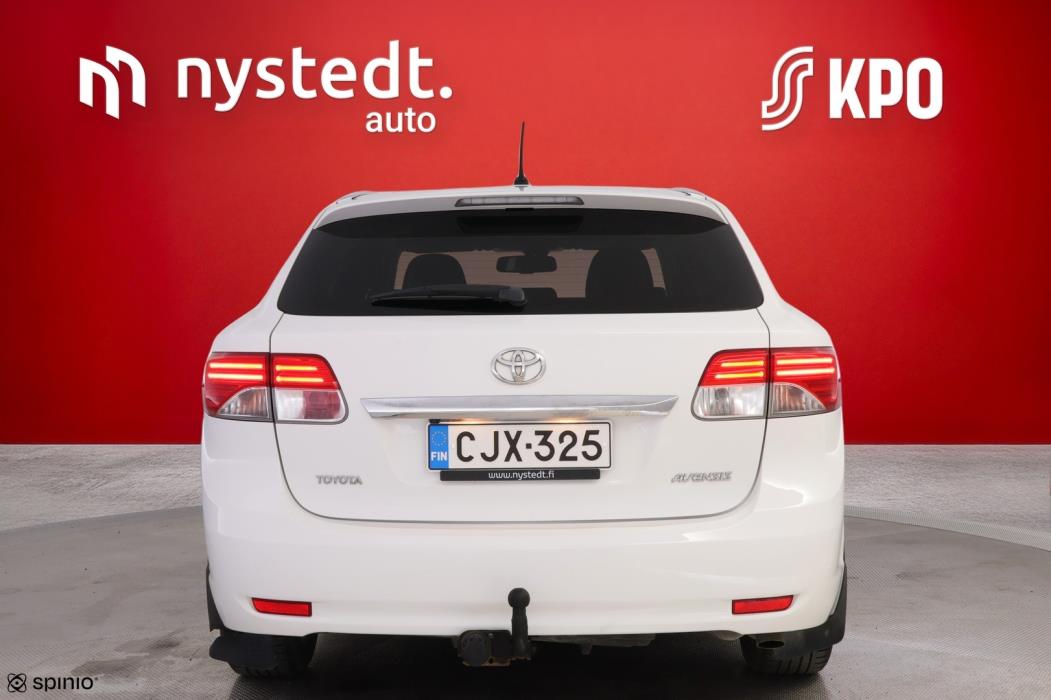 TOYOTA Avensis 2015